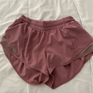 Lululemon Hotty Hot shorts - Mauve 2.5 inch